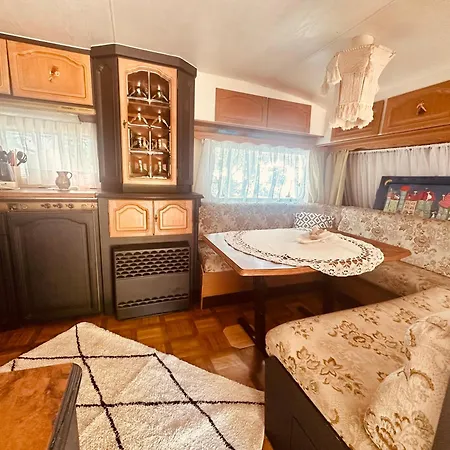 Przyczepa Chill House Nad Darginem Кемпинг